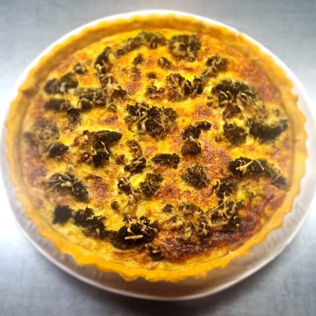 Tarta de brócolis con masa de polenta